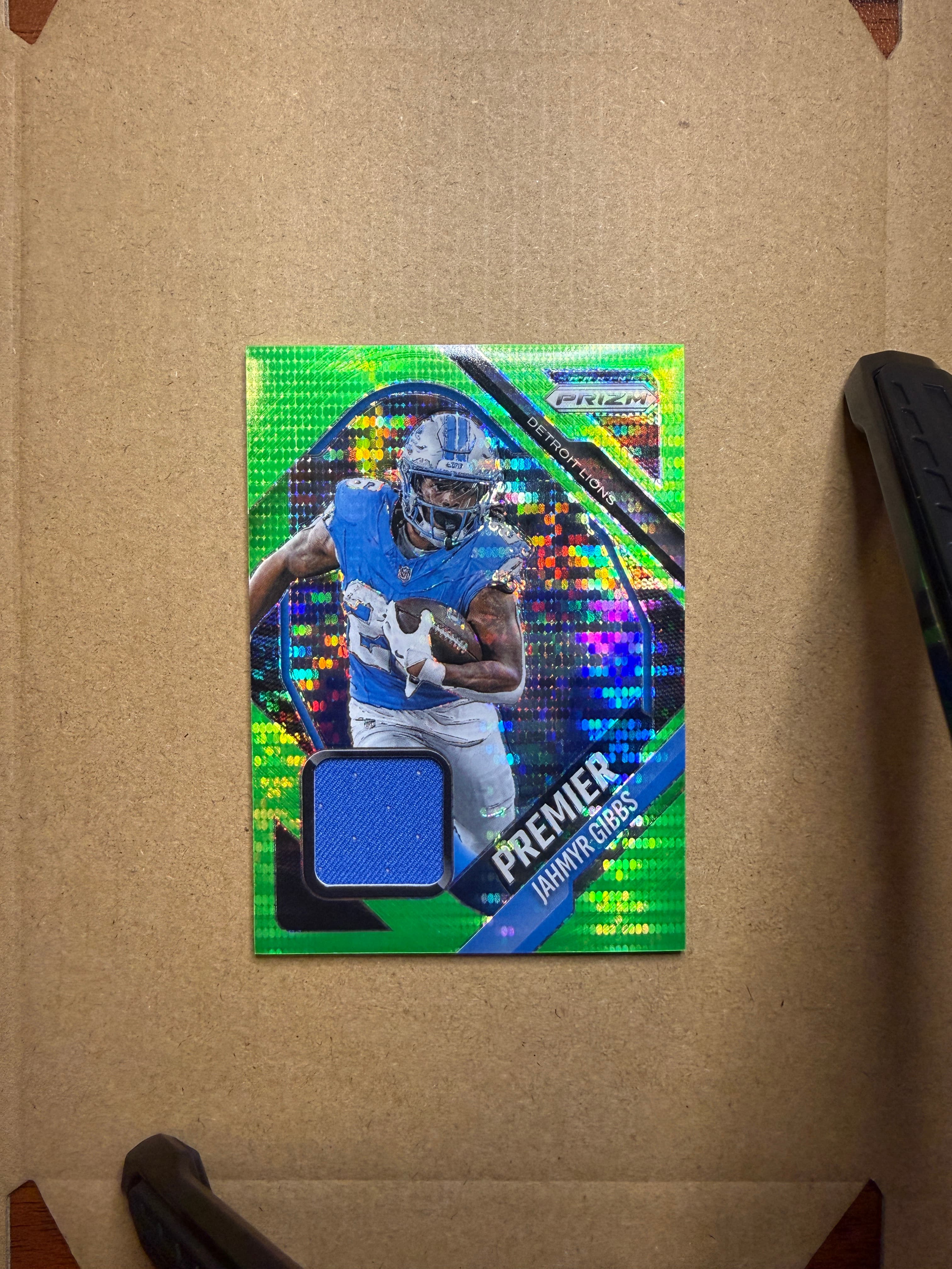 2025 Panini Prizm Football Jahmyr Gibbs Green Relic #PJY-JGB