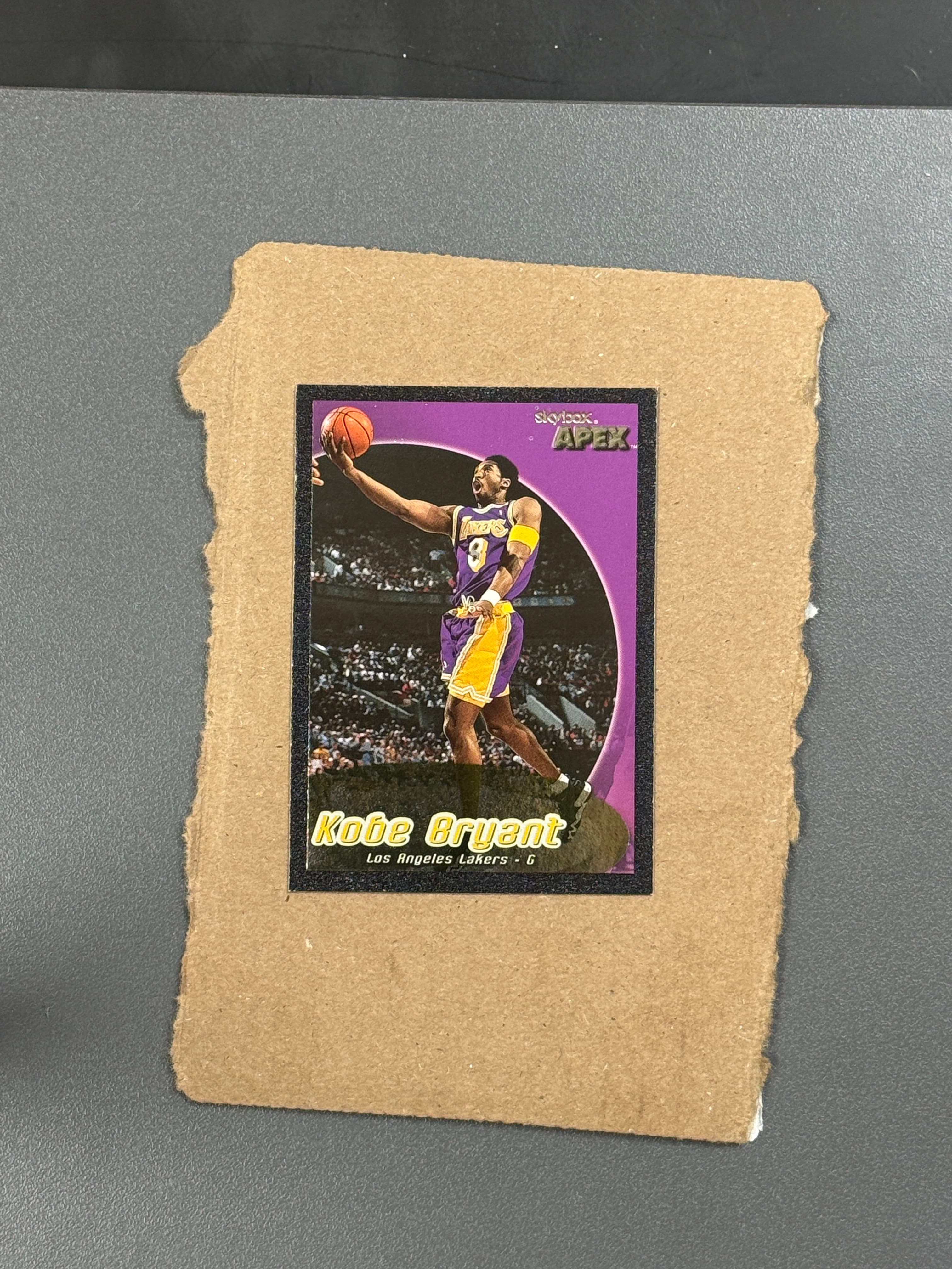 1999 SkyBox Apex Kobe Bryant #4
