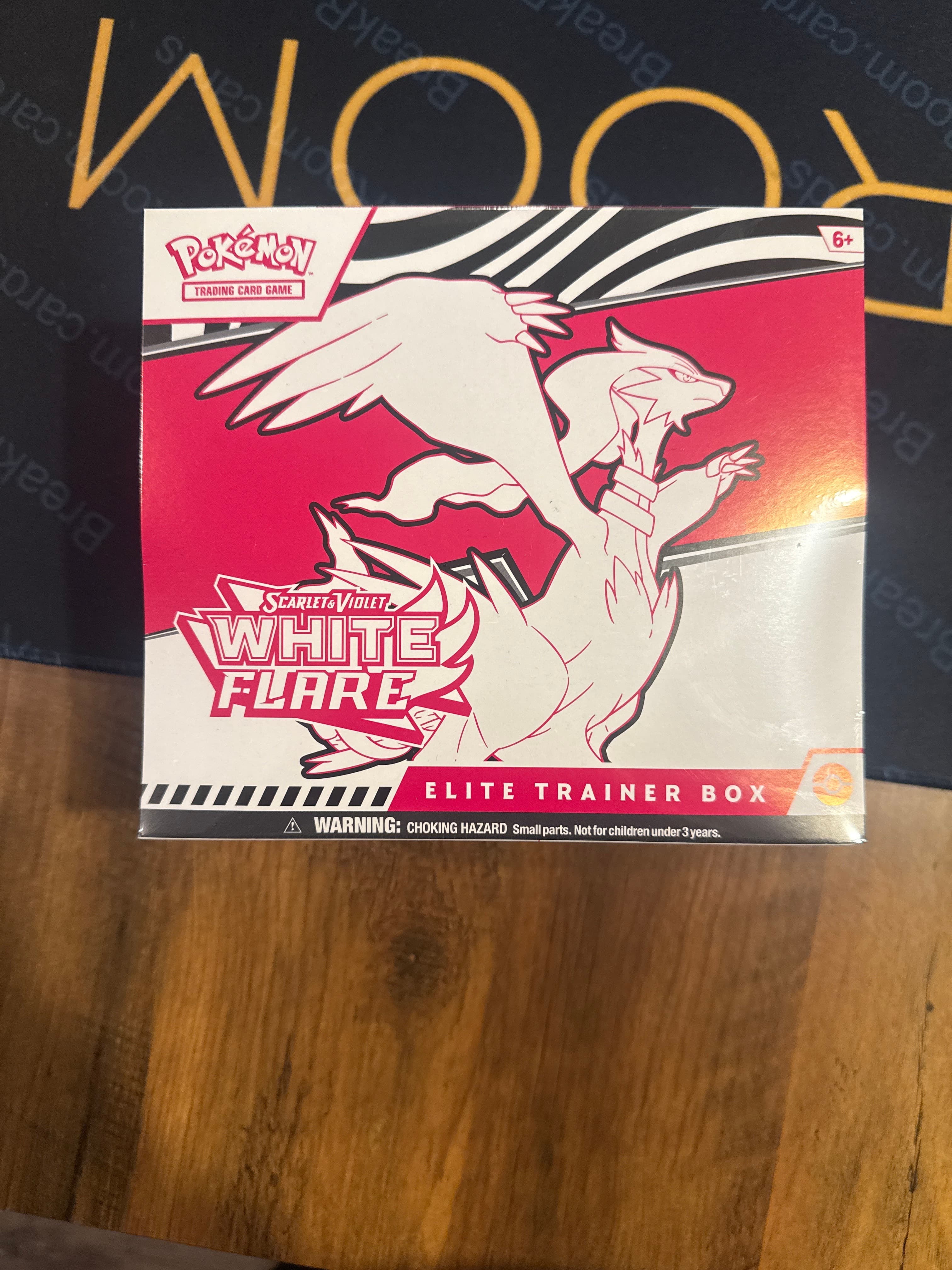 Pokemon Scarlet Violet White Flare Elite Trainer Box